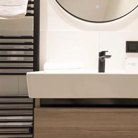 Four Star - Badhuisstraat 6 * Haag