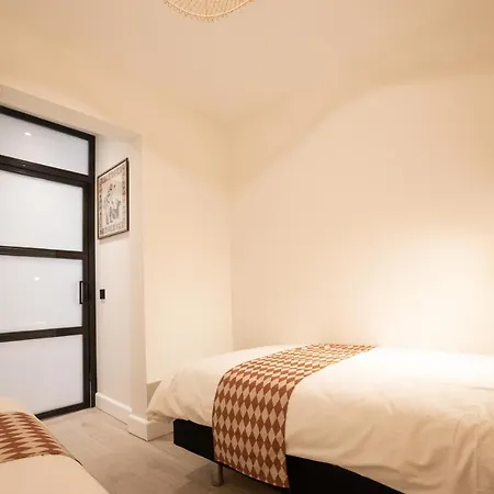Four Star - Badhuisstraat 6 *